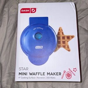 Mini waffle maker